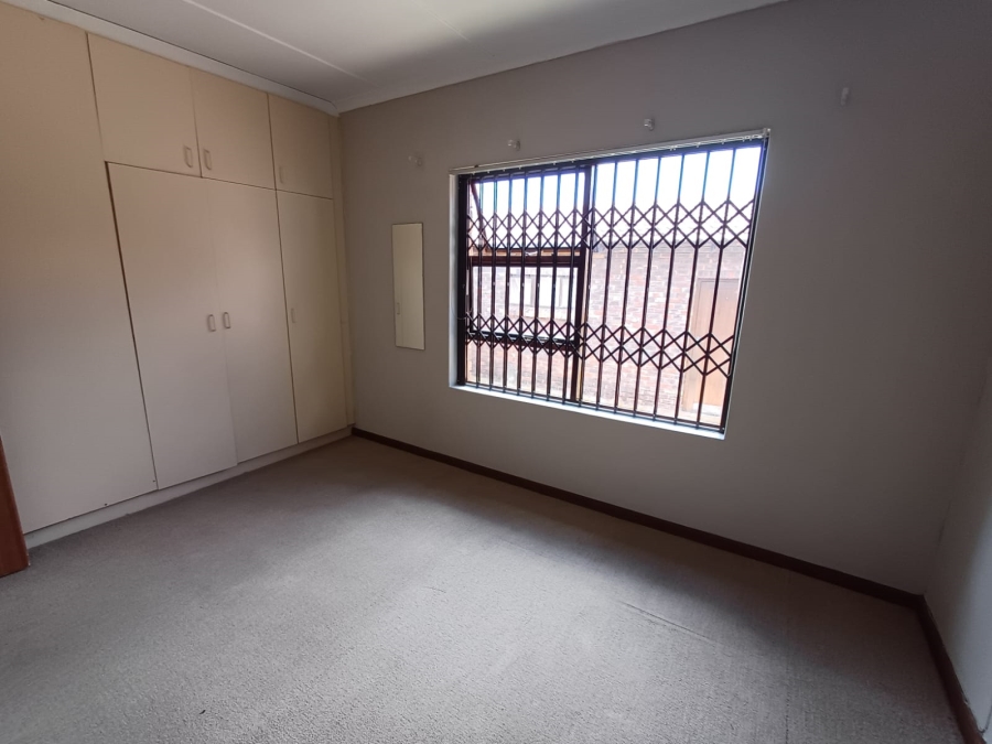 To Let 3 Bedroom Property for Rent in Wavecrest Eastern Cape